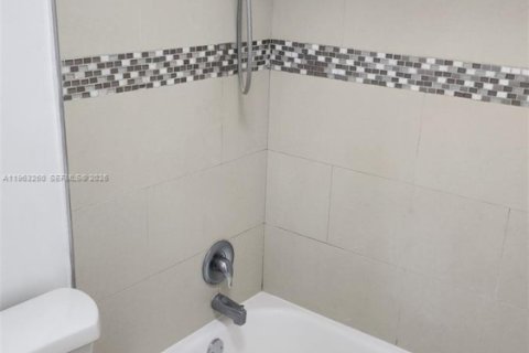 Купить кондоминиум в Майами, Флорида 1 спальня, 67.82м2, № 2025381 - фото 16