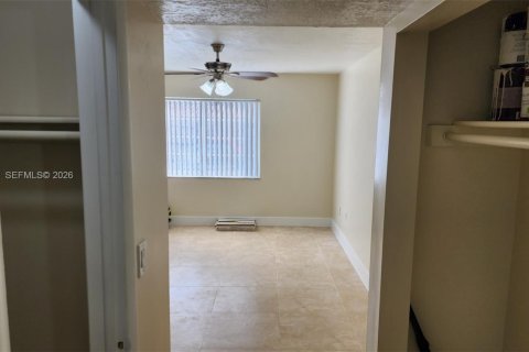 Купить кондоминиум в Майами, Флорида 1 спальня, 67.82м2, № 2025381 - фото 11