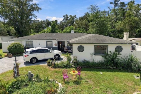 House in Brandon, Florida 3 bedrooms, 158.21 sq.m. № 2366587