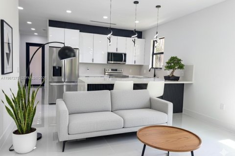 Купить виллу или дом в Лихай-Эйкерс, Флорида 3 спальни, № 2028498 - фото 2