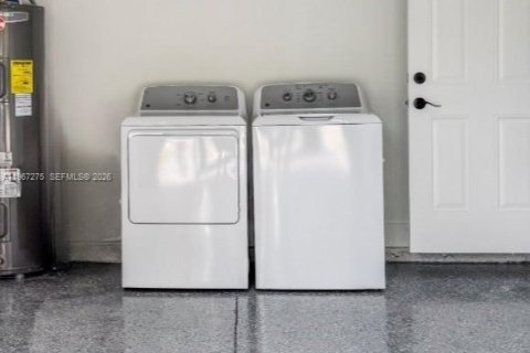 Купить виллу или дом в Лихай-Эйкерс, Флорида 3 спальни, № 2028498 - фото 7