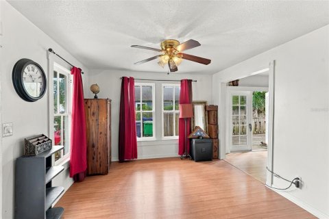 Villa ou maison à vendre à Tampa, Floride: 2 chambres, 64.94 m2 № 2425305 - photo 4