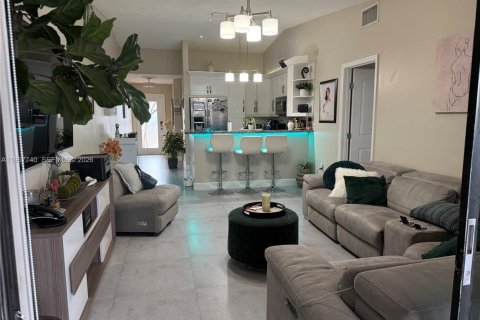 Adosado en Miami, Florida 3 dormitorios, 106.28 m2 № 2030650