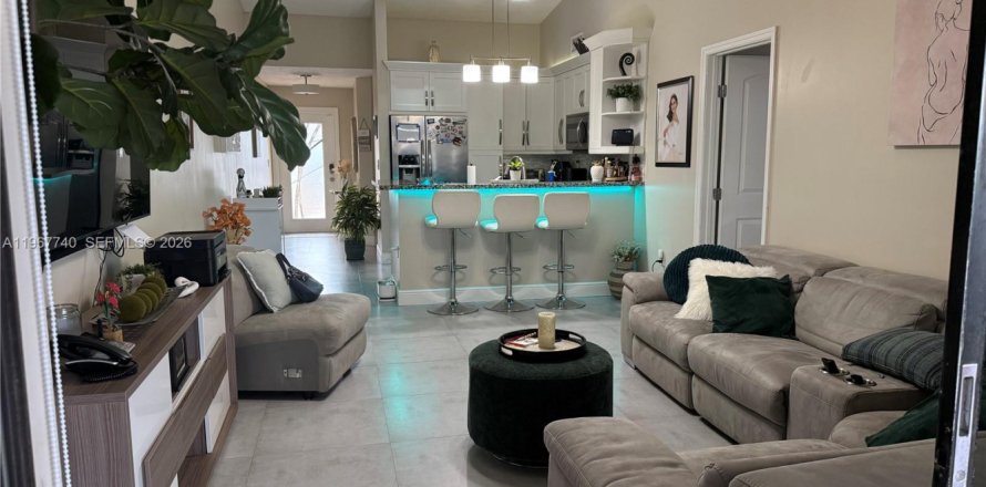 Adosado en Miami, Florida 3 dormitorios, 106.28 m2 № 2030650