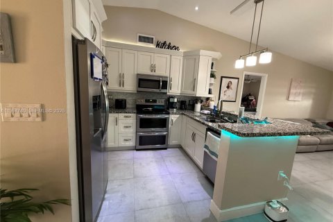 Adosado en venta en Miami, Florida, 3 dormitorios, 106.28 m2 № 2030650 - foto 4