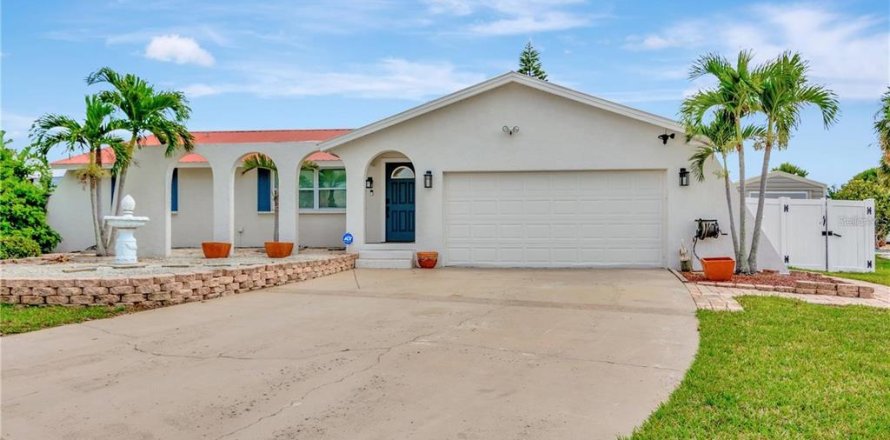House in Apollo Beach, Florida 3 bedrooms, 131.55 sq.m. № 1547794
