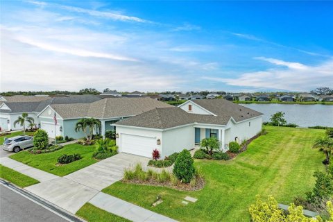 House in Parrish, Florida 2 bedrooms, 138.42 sq.m. № 1771273 - photo 1