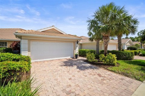 House in Sarasota, Florida 3 bedrooms, 143.81 sq.m. № 1761132 - photo 2