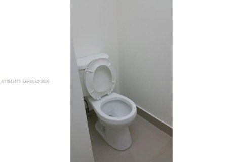 Condo in Miami, Florida, 1 bedroom  № 2000318 - photo 14