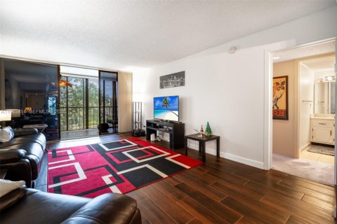 Купить кондоминиум в Уэстон, Флорида 2 спальни, 114.73м2, № 2028181 - фото 4