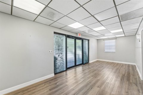 Immobilier commercial à vendre à Odessa, Floride: 527.22 m2 № 2425830 - photo 3