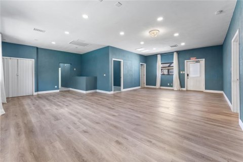 Immobilier commercial à vendre à Odessa, Floride: 527.22 m2 № 2425830 - photo 8
