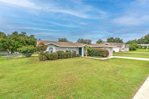 House in Dade City, Florida 3 bedrooms, 139.91 sq.m. № 1808946 - photo 5