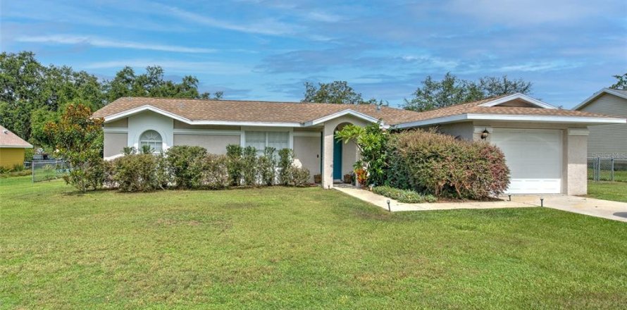 House in Dade City, Florida 3 bedrooms, 139.91 sq.m. № 1808946