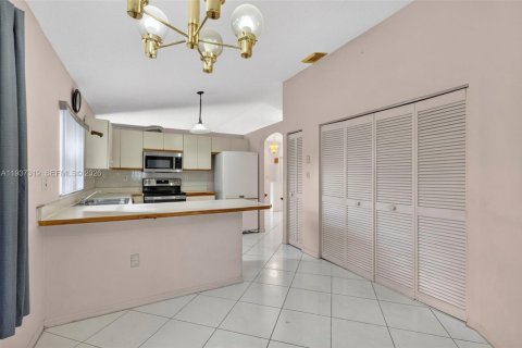 Купить виллу или дом в Санрайз, Флорида 3 спальни, 132.94м2, № 2002293 - фото 12