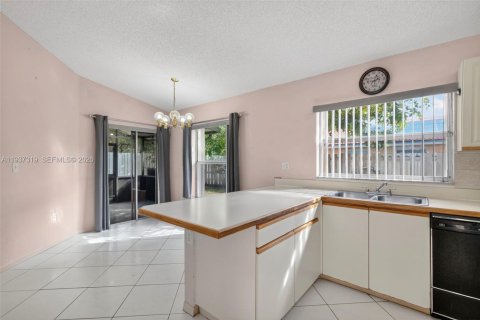 Купить виллу или дом в Санрайз, Флорида 3 спальни, 132.94м2, № 2002293 - фото 10