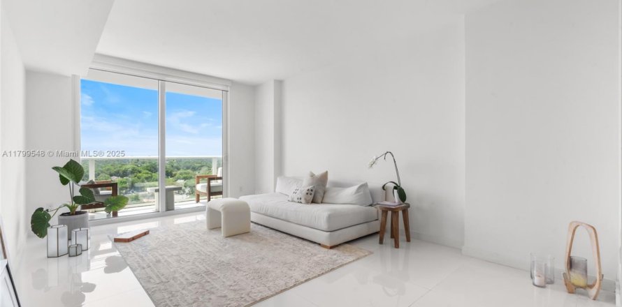 Condominio en Miami, Florida, 1 dormitorio  № 1861592