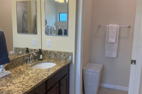 Condo in Bradenton, Florida, 2 bedrooms in LAKEWOOD NATIONAL  № 1911500 - photo 26