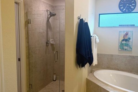 Condo in Bradenton, Florida, 2 bedrooms in LAKEWOOD NATIONAL  № 1911500 - photo 25