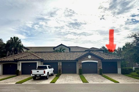 Condo in Bradenton, Florida, 2 bedrooms in LAKEWOOD NATIONAL  № 1911500 - photo 1