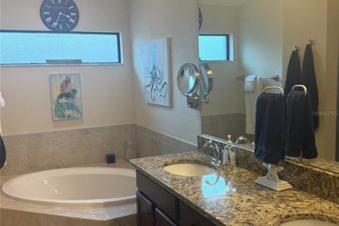 Condo in Bradenton, Florida, 2 bedrooms in LAKEWOOD NATIONAL  № 1911500 - photo 24