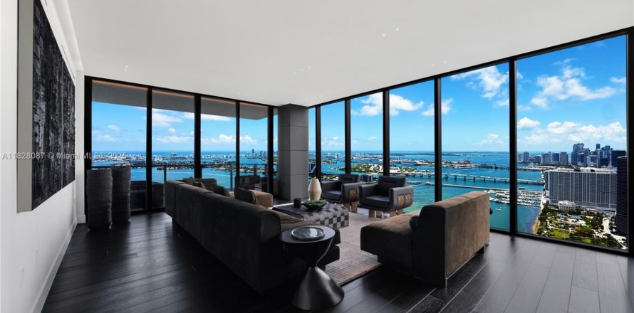 Condo in Miami, Florida, 4 bedrooms  № 1807804