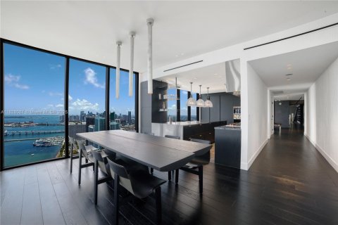 Condo in Miami, Florida, 4 bedrooms  № 1807804 - photo 16