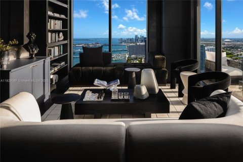 Condo in Miami, Florida, 4 bedrooms  № 1807804 - photo 3
