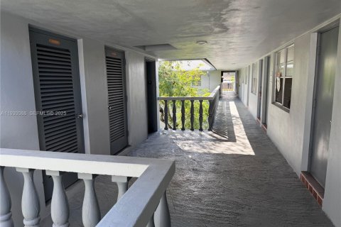 Купить кондоминиум в Холливуд, Флорида 1 спальня, 59.46м2, № 1989206 - фото 24