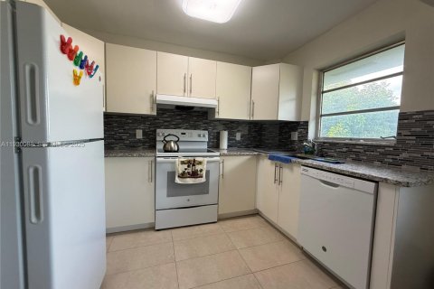 Купить кондоминиум в Холливуд, Флорида 1 спальня, 59.46м2, № 1989206 - фото 5