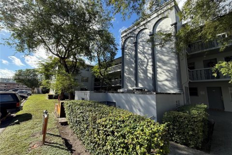 Купить кондоминиум в Холливуд, Флорида 1 спальня, 59.46м2, № 1989206 - фото 30