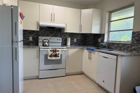 Купить кондоминиум в Холливуд, Флорида 1 спальня, 59.46м2, № 1989206 - фото 4