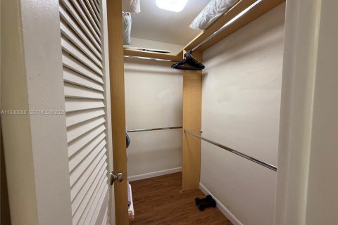 Купить кондоминиум в Холливуд, Флорида 1 спальня, 59.46м2, № 1989206 - фото 20