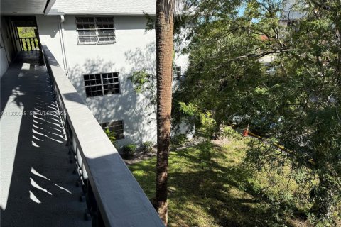 Купить кондоминиум в Холливуд, Флорида 1 спальня, 59.46м2, № 1989206 - фото 26