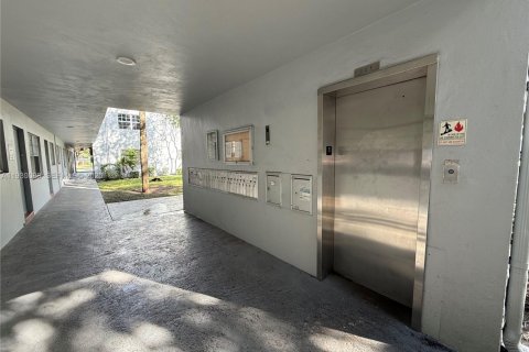 Купить кондоминиум в Холливуд, Флорида 1 спальня, 59.46м2, № 1989206 - фото 25