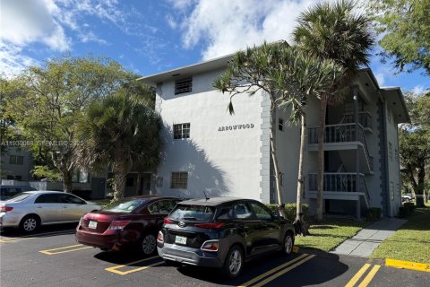 Купить кондоминиум в Холливуд, Флорида 1 спальня, 59.46м2, № 1989206 - фото 1
