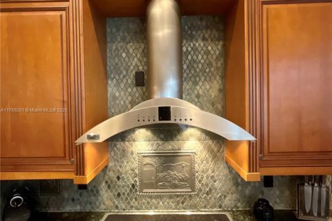 House in Davie, Florida 7 bedrooms, 418.62 sq.m. № 2046068 - photo 16