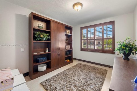 House in Davie, Florida 7 bedrooms, 418.62 sq.m. № 2046068 - photo 27