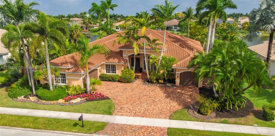 House in Davie, Florida 7 bedrooms, 418.62 sq.m. № 2046068