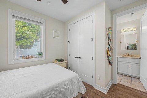Townhouse in Tampa, Florida 3 bedrooms, 135.54 sq.m. № 2200687 - photo 16