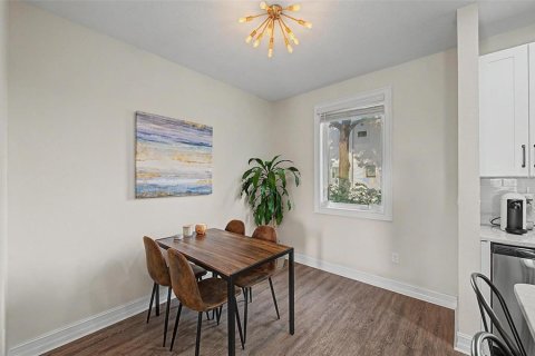 Townhouse in Tampa, Florida 3 bedrooms, 135.54 sq.m. № 2200687 - photo 9