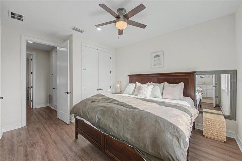 Townhouse in Tampa, Florida 3 bedrooms, 135.54 sq.m. № 2200687 - photo 13