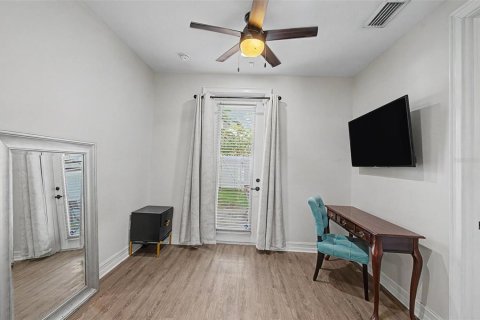 Townhouse in Tampa, Florida 3 bedrooms, 135.54 sq.m. № 2200687 - photo 18