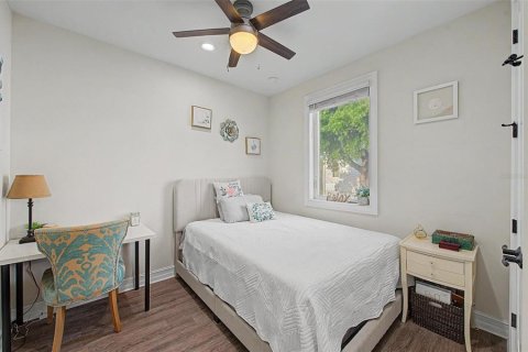 Townhouse in Tampa, Florida 3 bedrooms, 135.54 sq.m. № 2200687 - photo 15