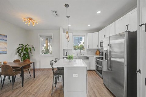 Townhouse in Tampa, Florida 3 bedrooms, 135.54 sq.m. № 2200687 - photo 8