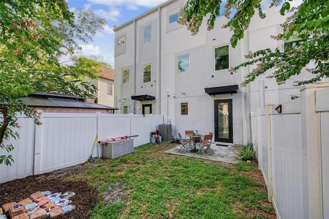 Townhouse in Tampa, Florida 3 bedrooms, 135.54 sq.m. № 2200687 - photo 22