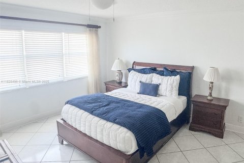 Condo in Hallandale Beach, Florida, 3 bedrooms  № 1935336 - photo 8