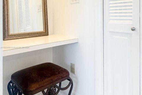 Condo in Hallandale Beach, Florida, 3 bedrooms  № 1935336 - photo 11