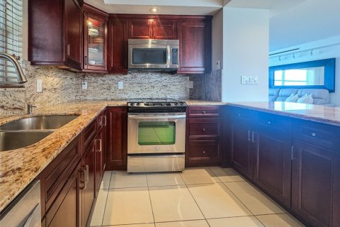 Condo in Hallandale Beach, Florida, 3 bedrooms  № 1935336 - photo 3