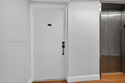 Copropriété à vendre à Coral Gables, Floride: 2 chambres, 89.19 m2 № 1994638 - photo 2